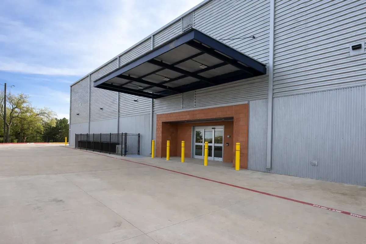 Large doors to enter Stor Self Storage Parkside. 