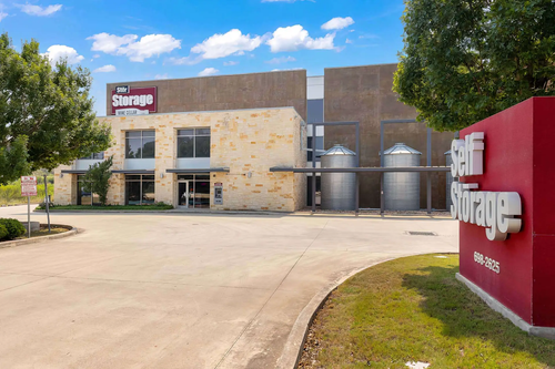 Cresta Bella storage facility exterior view